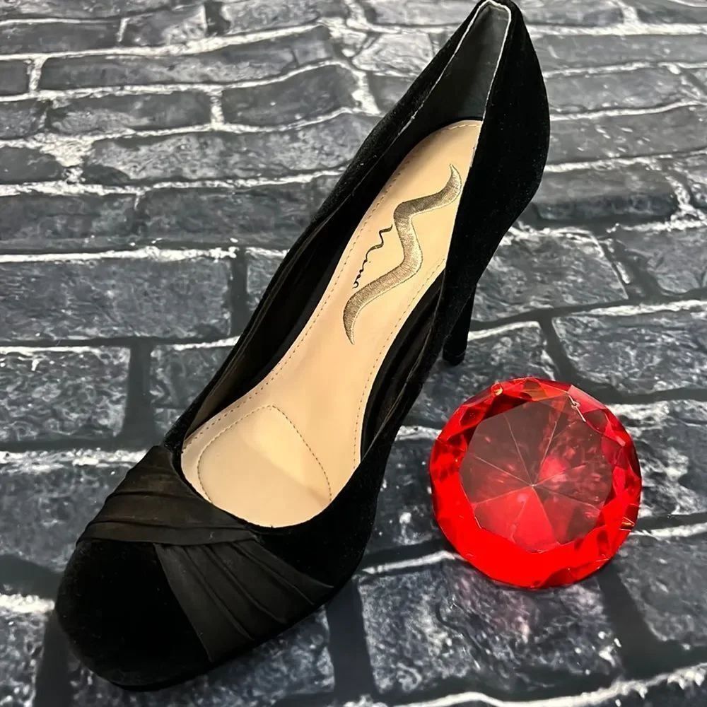 Nina black velvet pumps evening